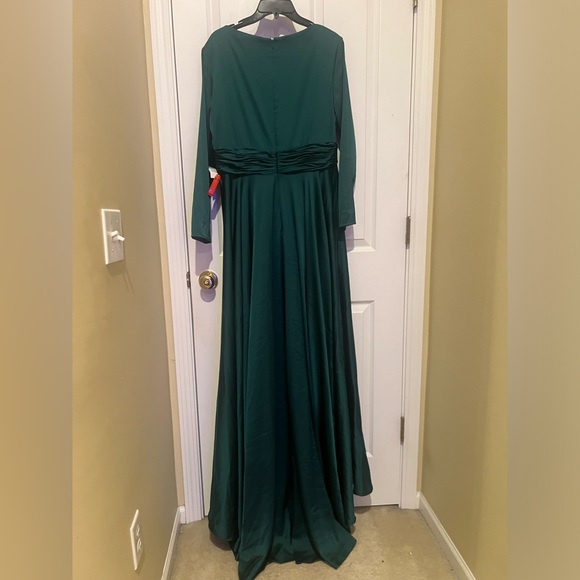 🌺Mac Duggal Gown - Picture 5 of 11